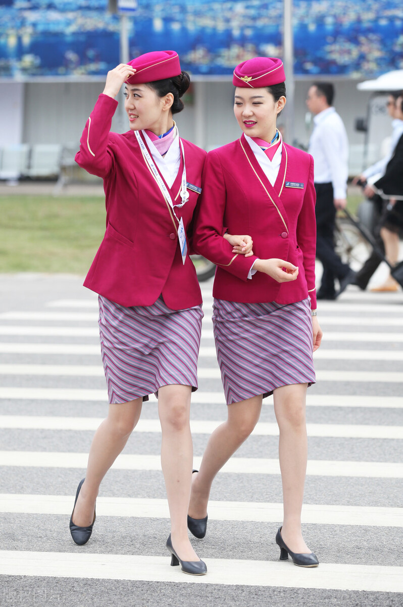 航空公司空姐的收入有多高？我與多位空姐的聊天記錄