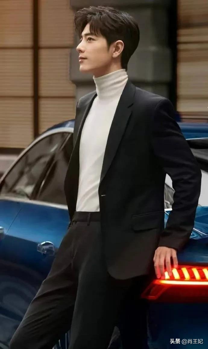 YSL代言人肖战真帅啊，简约黑色西装，俊逸潇洒姿态比夜色更迷人