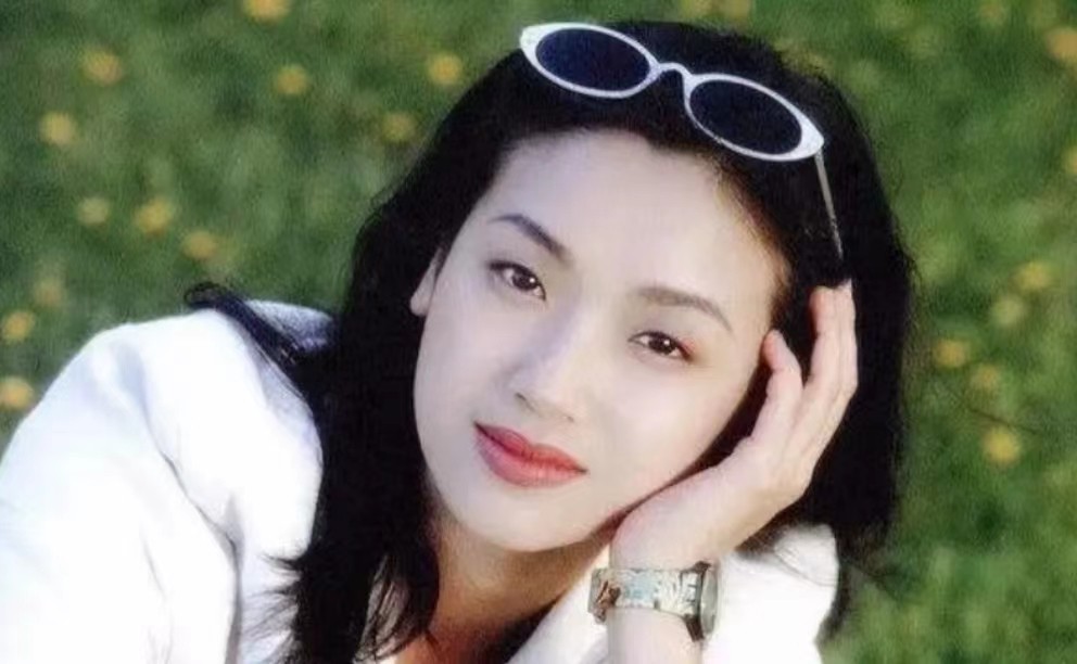 红极一时却突然“消失”的15位明星：林芳兵险毁容，利智为爱息影