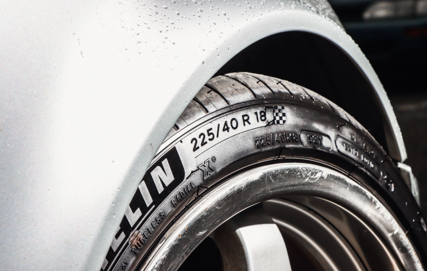 汽车轮胎上密密麻麻的数字是啥意思?轮胎密码大解析