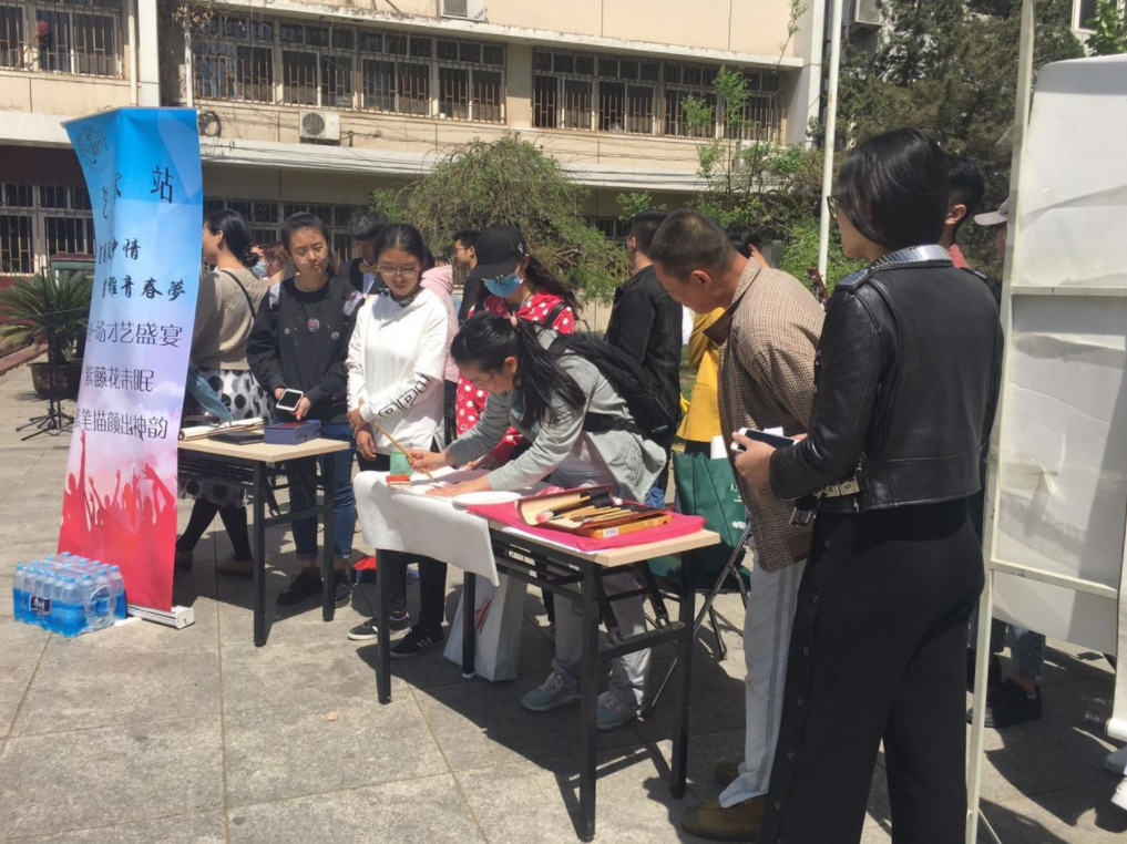 供一个本科生读4年书，到底要花多少钱？普通家庭会有压力