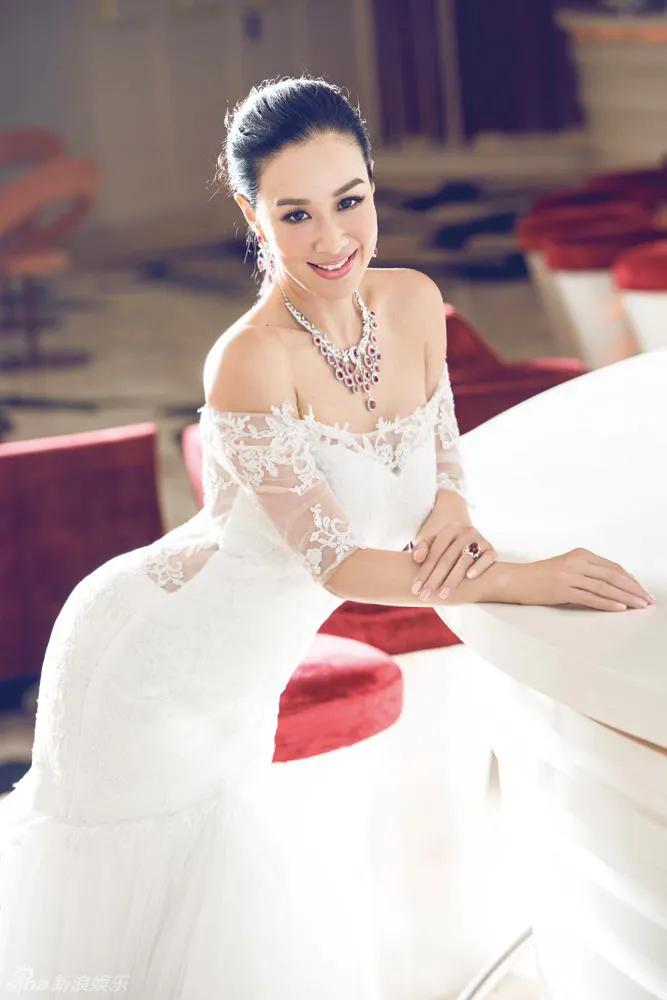 钟丽缇从小县城商演到乘风破浪的姐姐，她经历了什么