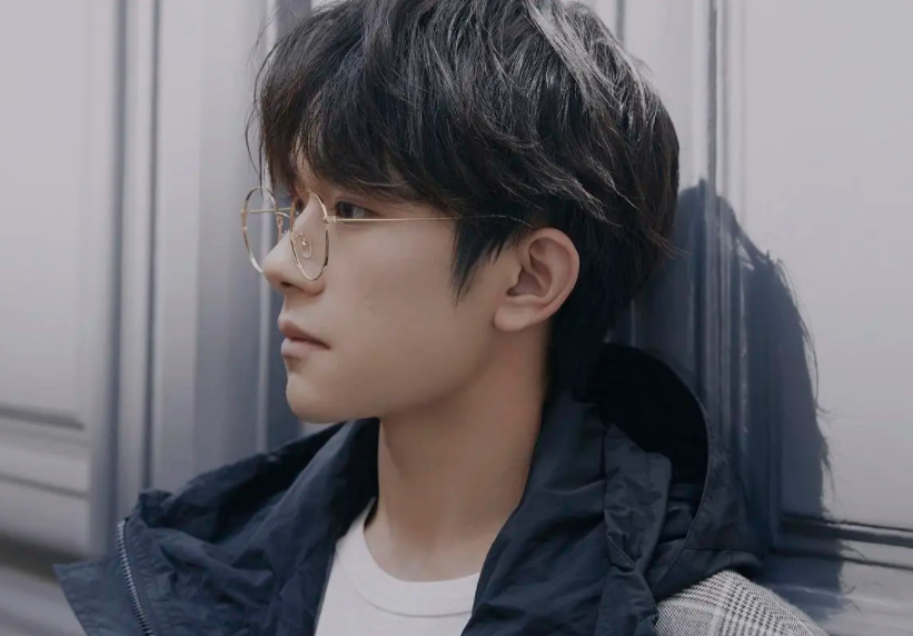 易烊千玺被曝利用明星特权，在中考时“违规操作”，校方紧急回应