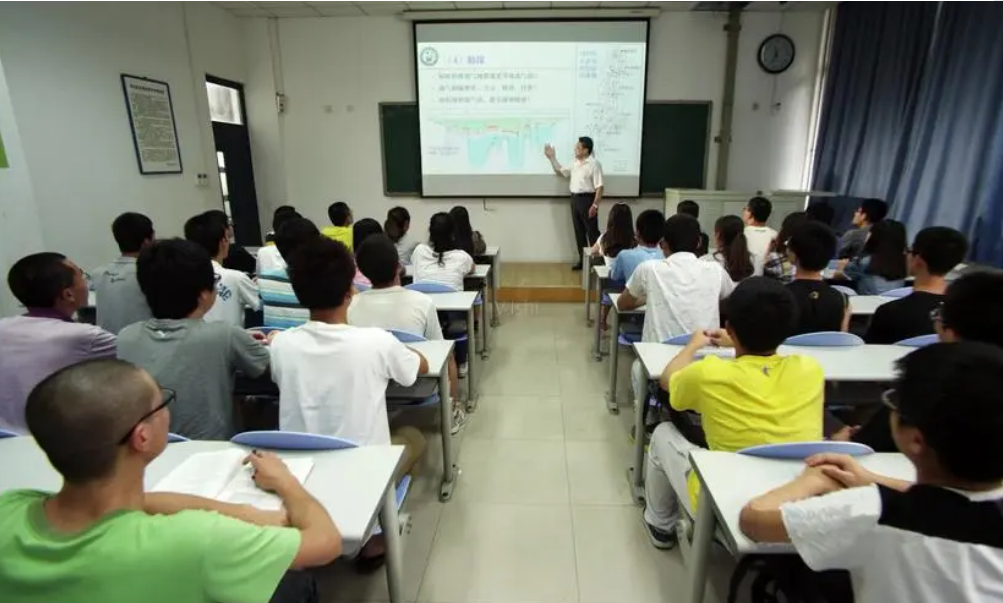 为什么现在毕业生就业艰难，跟学生无关，而是高校教育出现了问题