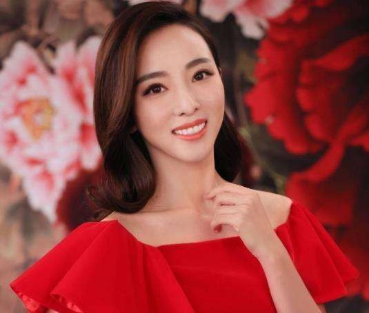 春晚十大美女主持，有的成为冻龄女神，有的结局让人唏嘘
