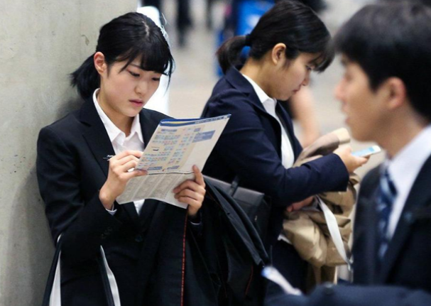 大学生面试被拒，HR说出普通大学和985的差别，值得学生深思