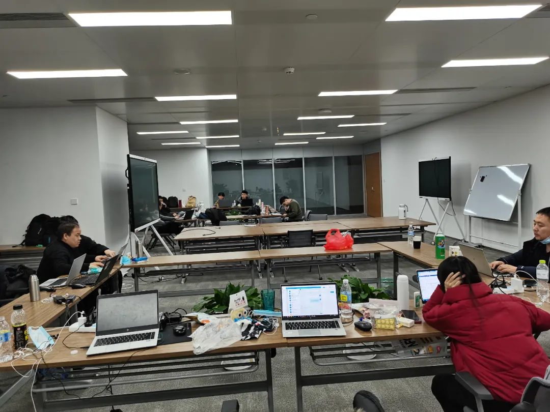 春节不打烊的恒生人