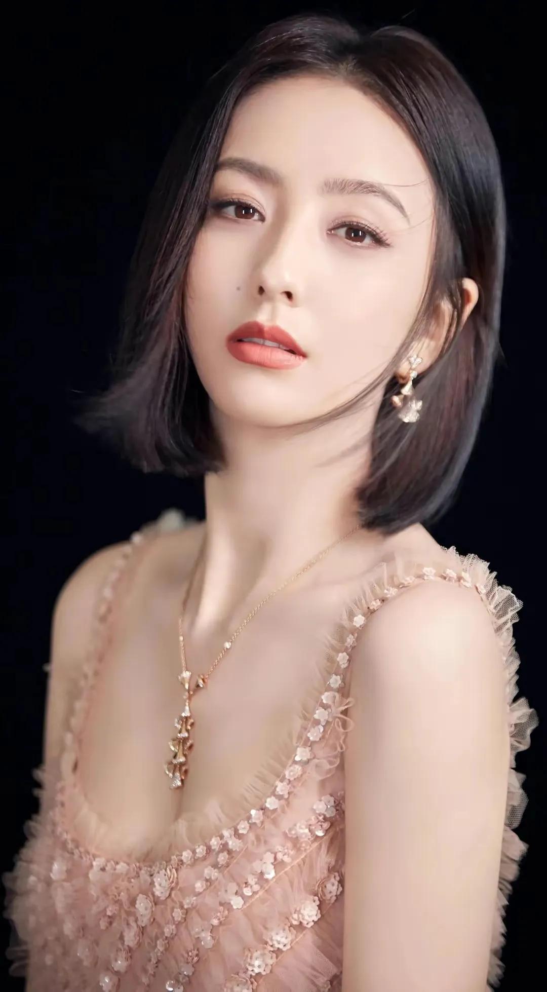 佟丽娅短发造型真漂亮