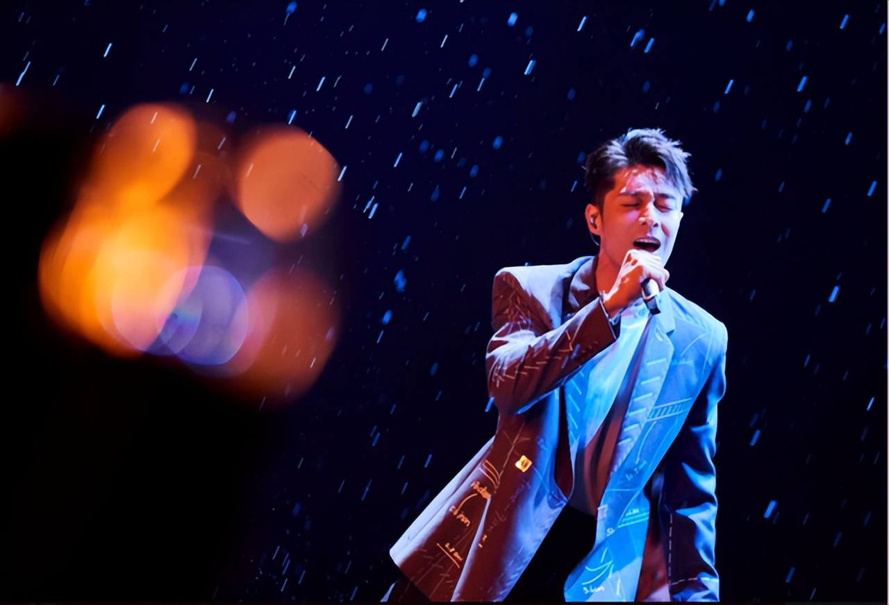 《声生不息》四公李克勤对战毛不易、曾比特，集体合唱《红日》