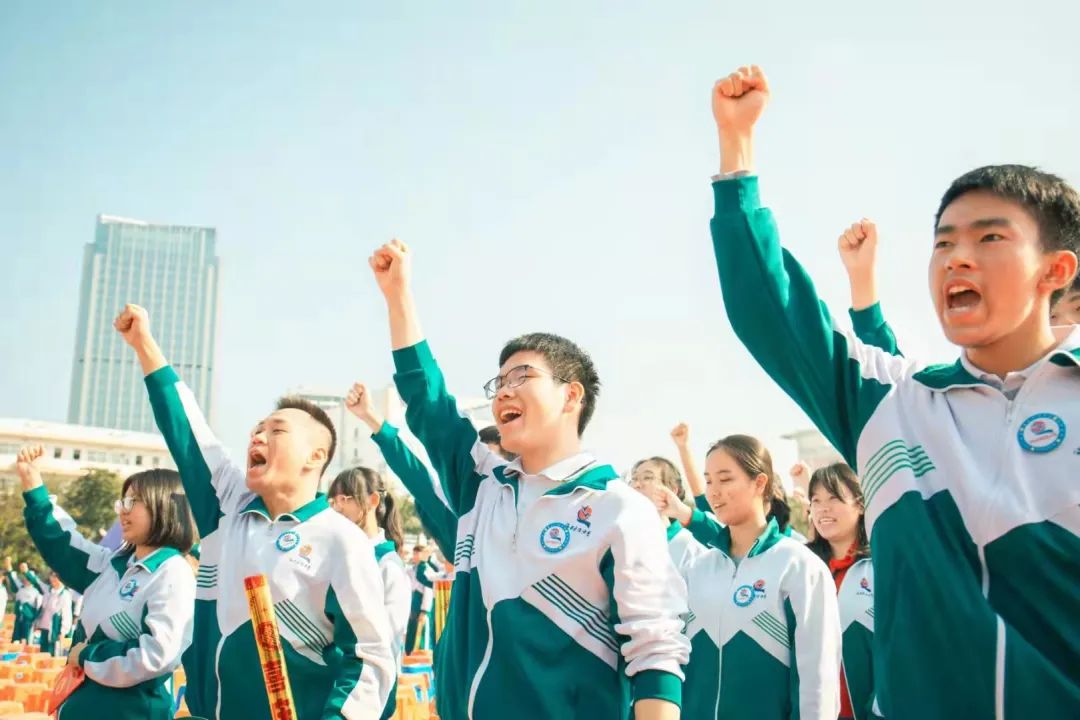 十八而志，冲刺高考！海口各中学举行成人礼暨百日誓师大会