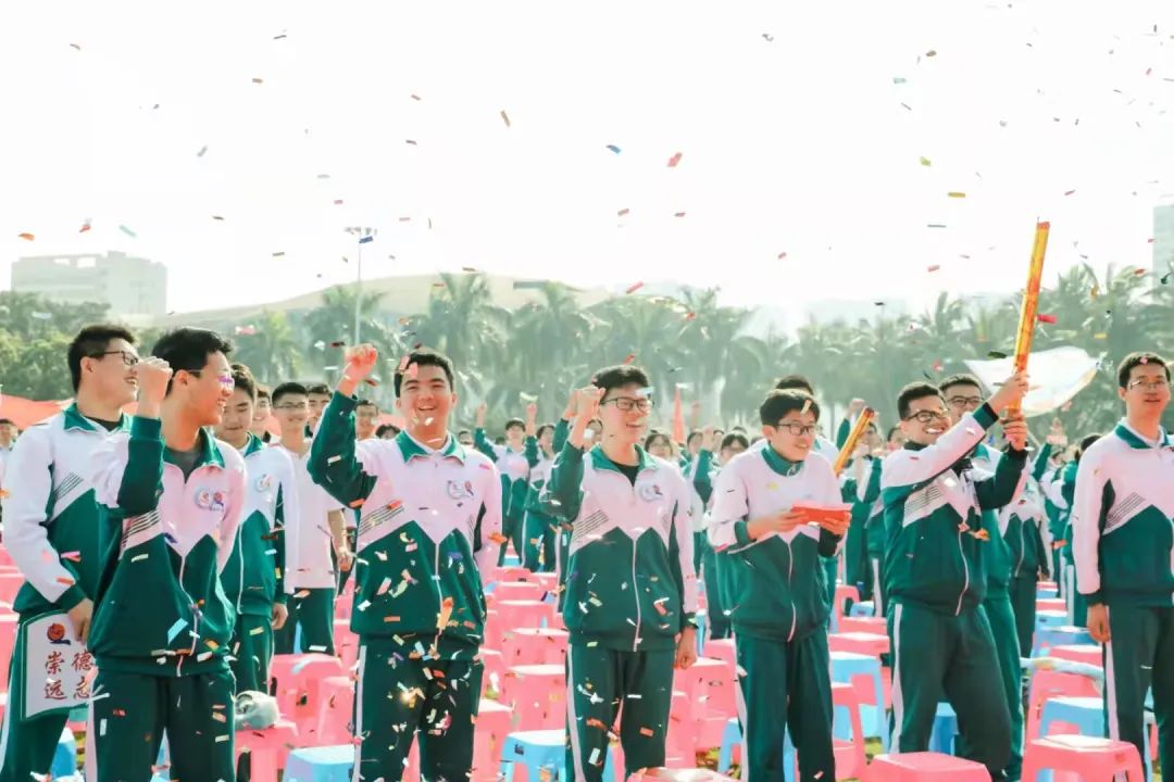 十八而志，冲刺高考！海口各中学举行成人礼暨百日誓师大会