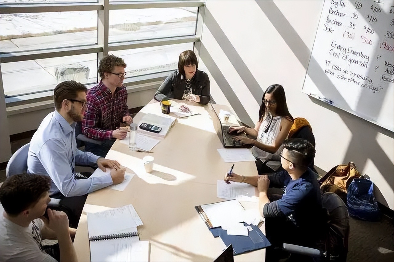 盘点英国留学毕业后，收入最高的六大专业