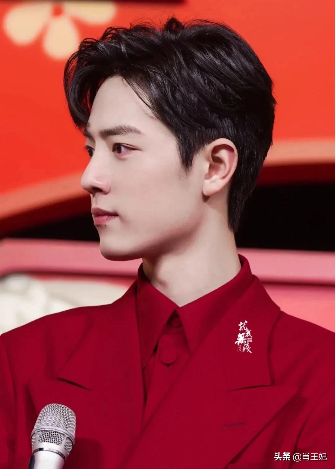 桃桃的一组生图,肖战的眼睛真好看,灵气逼人鲜花与少年绝配