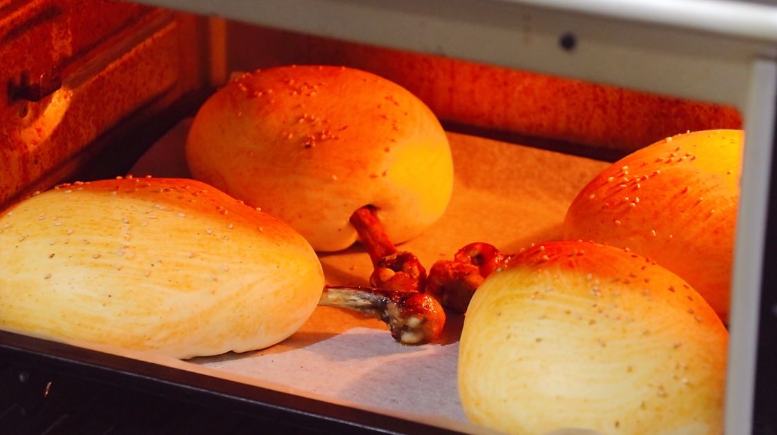 天气寒冷，碰到这面包，我绝不手软，包上大鸡腿，吃着真过瘾