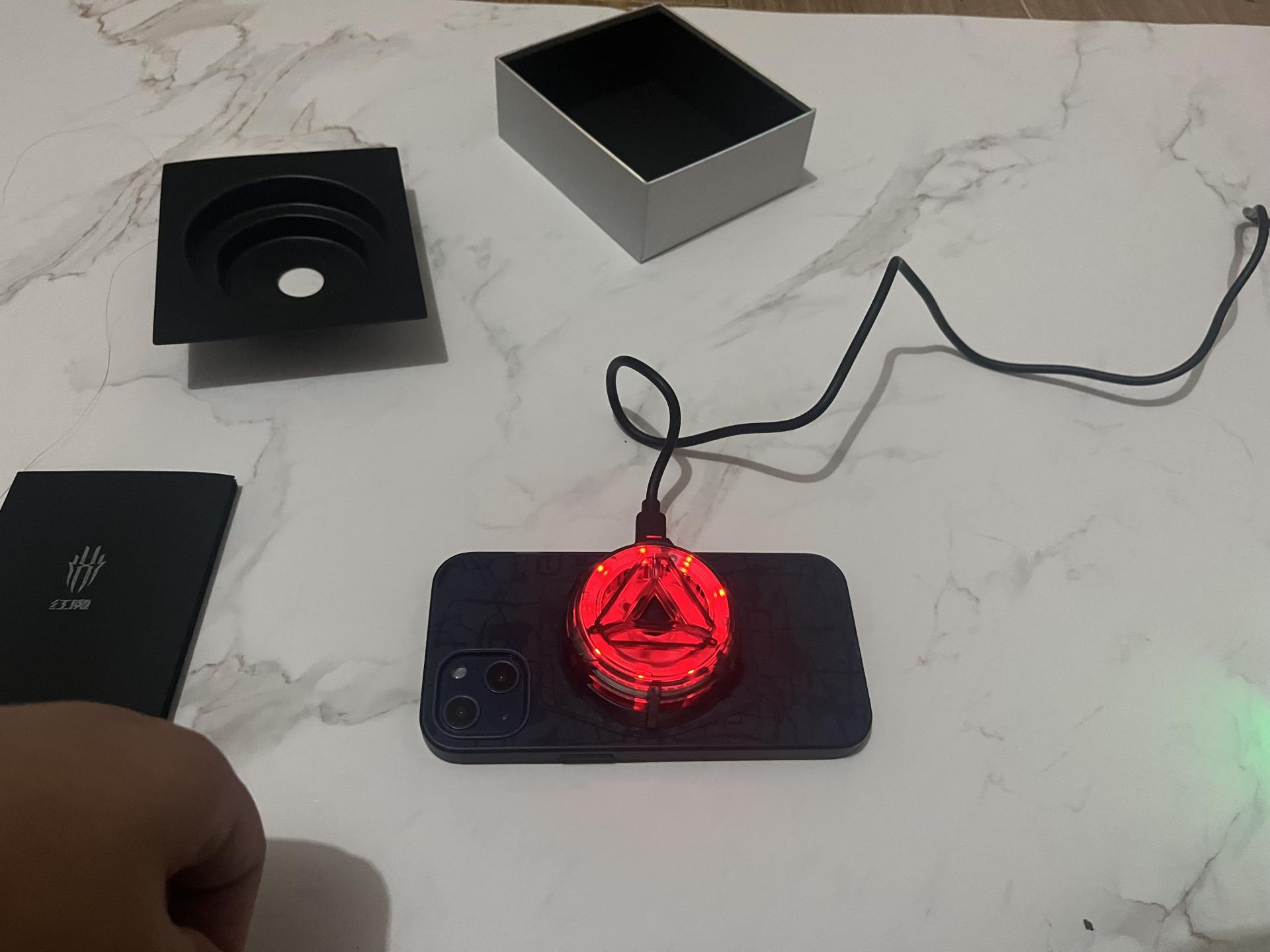 努比亚红魔冰磁散热器体验：手机不再发热卡顿，是夏天的最佳伴侣