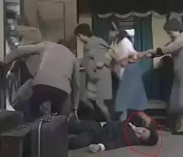 80年代参演20部剧，在TVB他跑了10年龙套，离开后夺得7次影帝提名