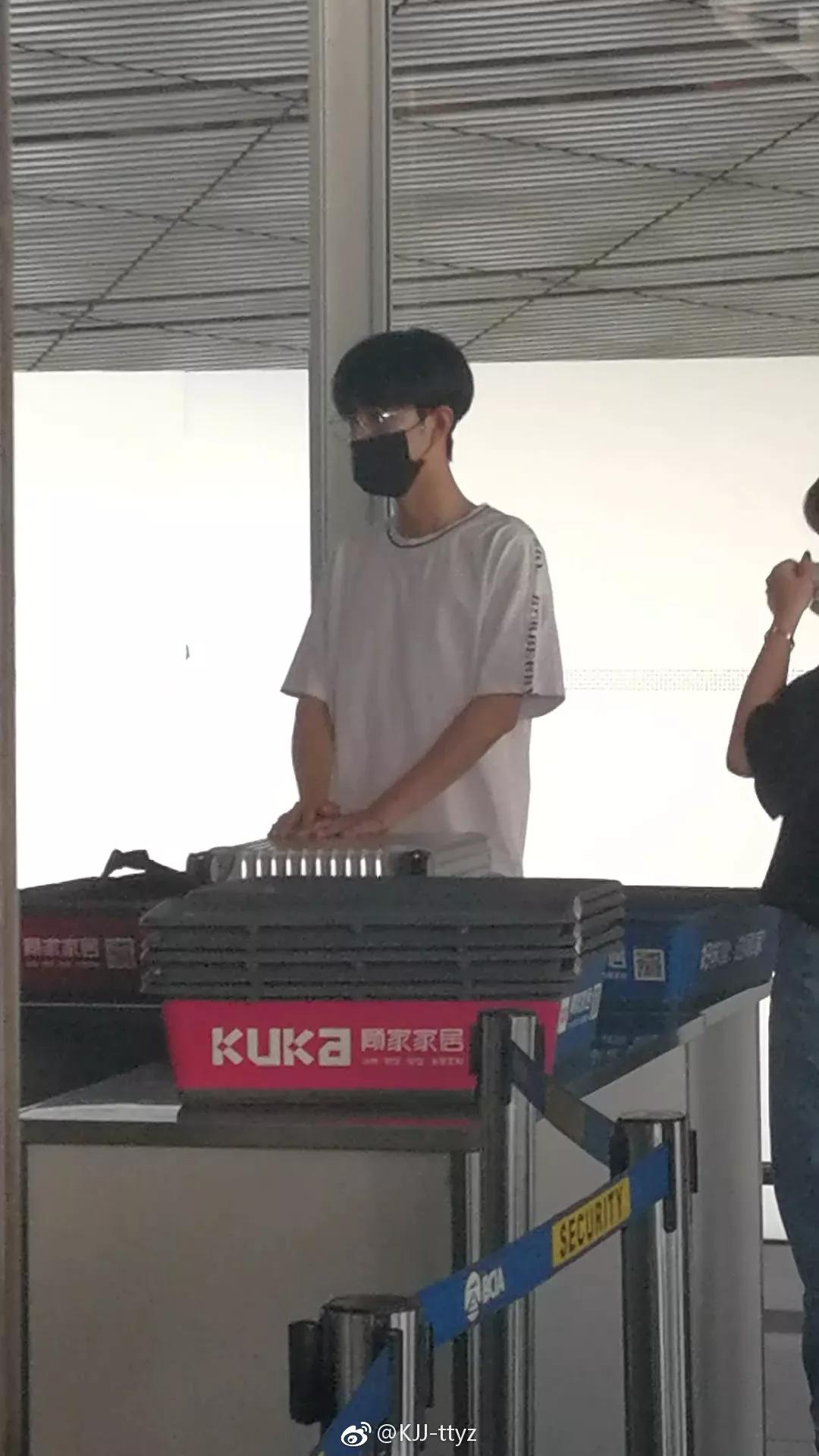 考古肖战:2018年9月—12月机场时间线汇总,今天请叫我收图狂魔