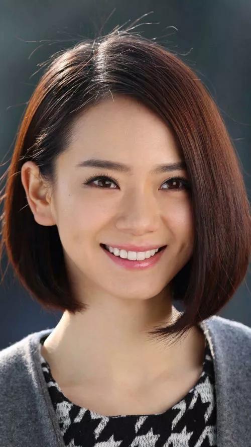 戚薇：气质独特，妩媚动人，魅力十足