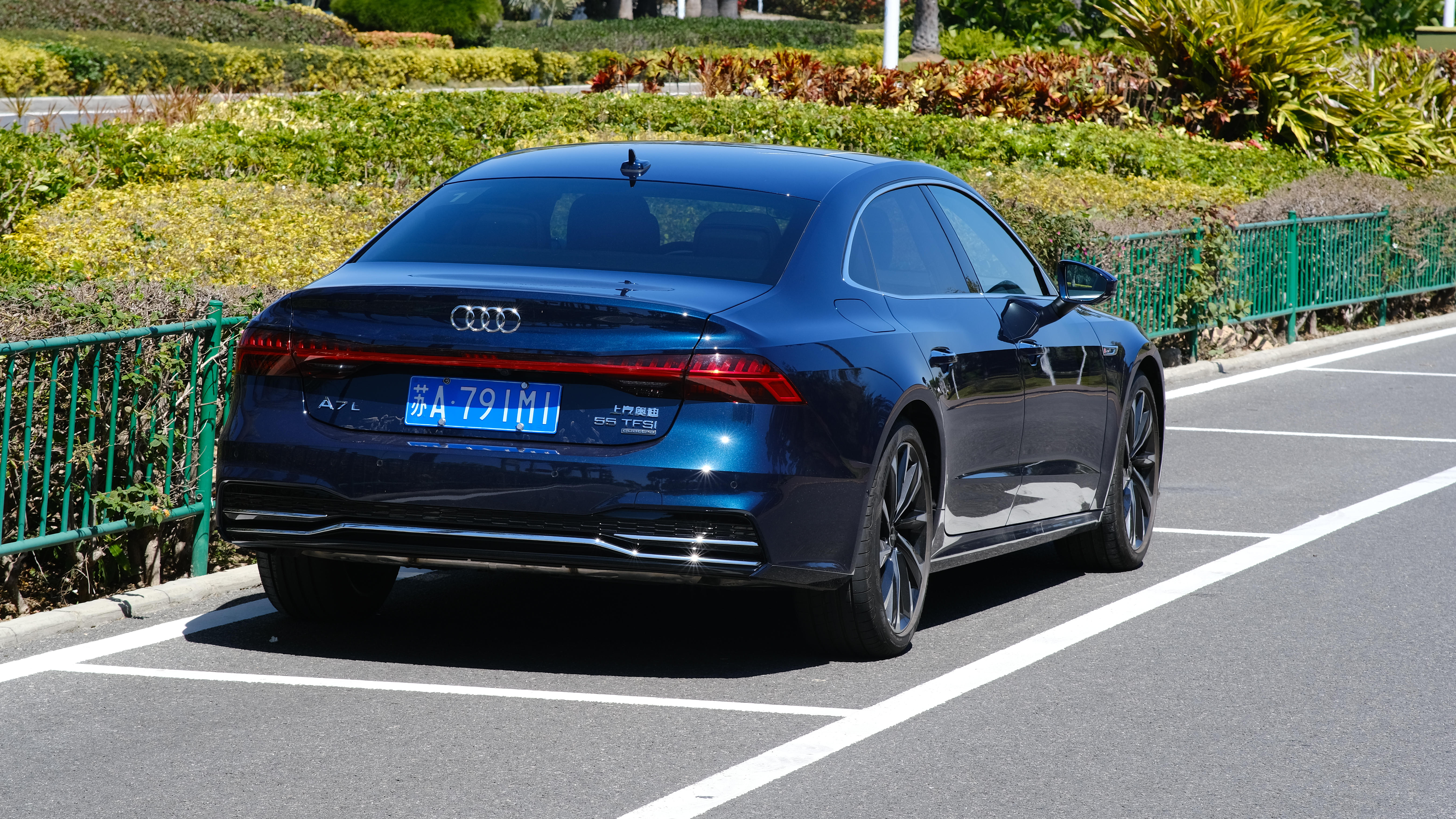 不止加了一个l试驾上汽奥迪a7l