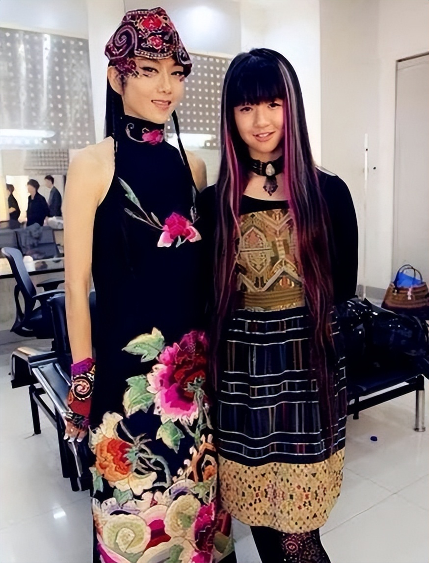 小彩旗：在春晚“一转出名”，却放弃跳舞逐梦演艺圈，如今怎样？