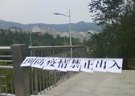 大学生假期封校，学校食堂“幸灾乐祸”，打出一行标语挑衅满满