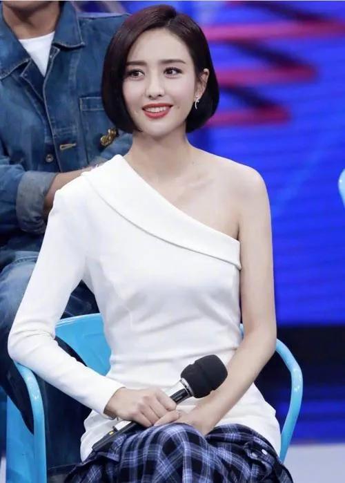 佟丽娅短发造型真漂亮