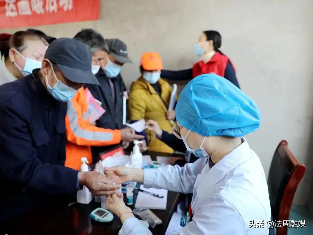 澧县人民医院开展“雷锋家乡学雷锋 关爱守护城市美容师”义诊活动