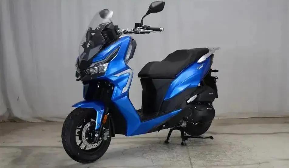 轴距更长,车身更轻,重心更低的大阳150平地板adv踏板车要来了