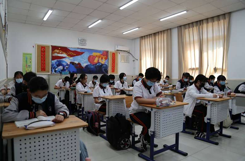 高考后才幡然醒悟，高中生住校和走读的差距明显，可惜没有后悔药