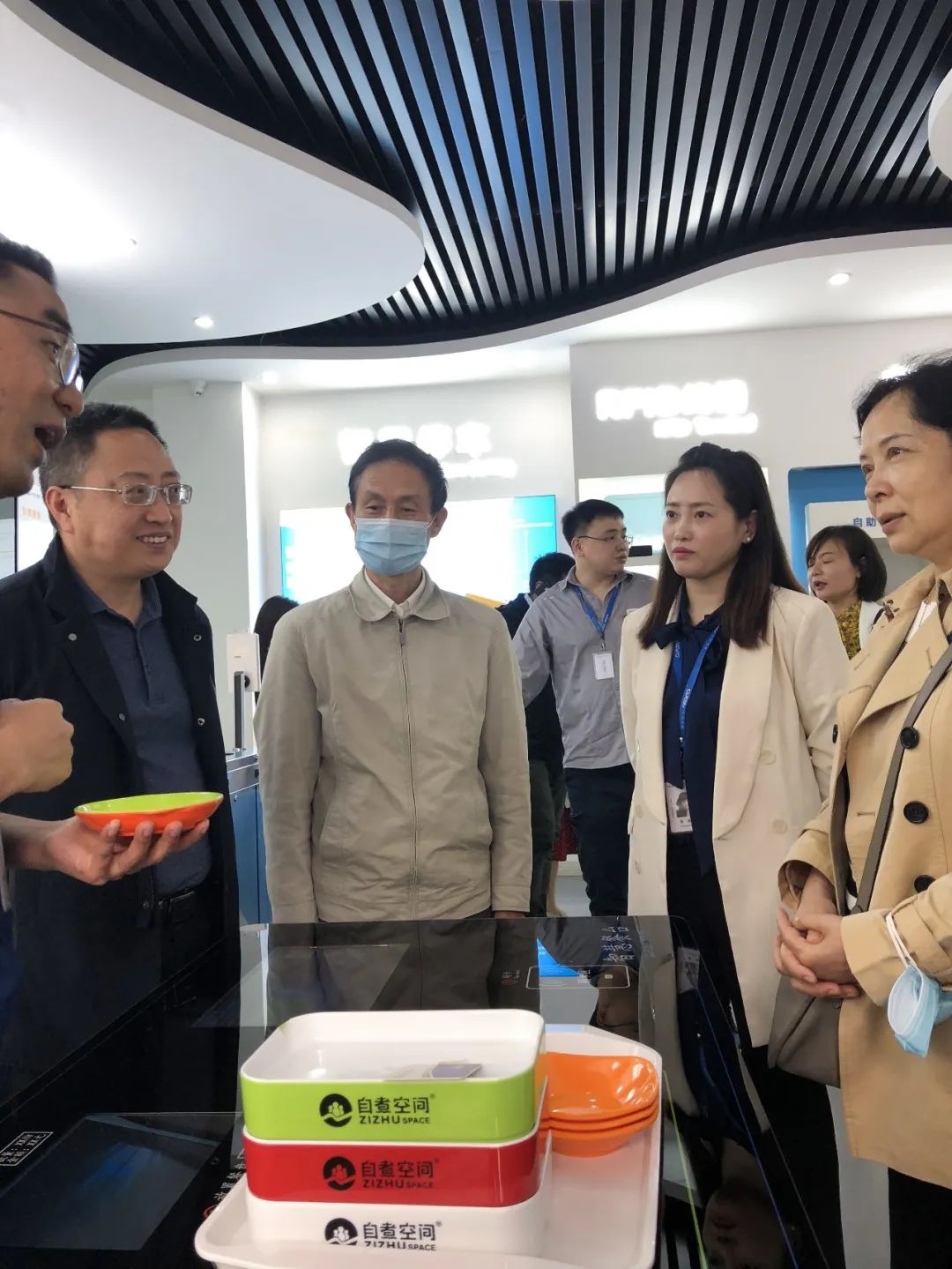 校企聯(lián)誼謀發(fā)展 | 成都錦城學(xué)院領(lǐng)導(dǎo)蒞臨卡德智能調(diào)研交流
