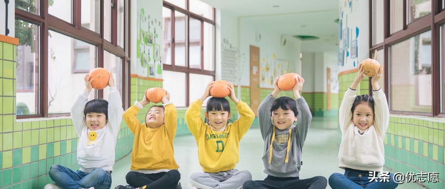 「高考填志愿」毕业后好就业的专业盘点，有些刚过本科线就能报