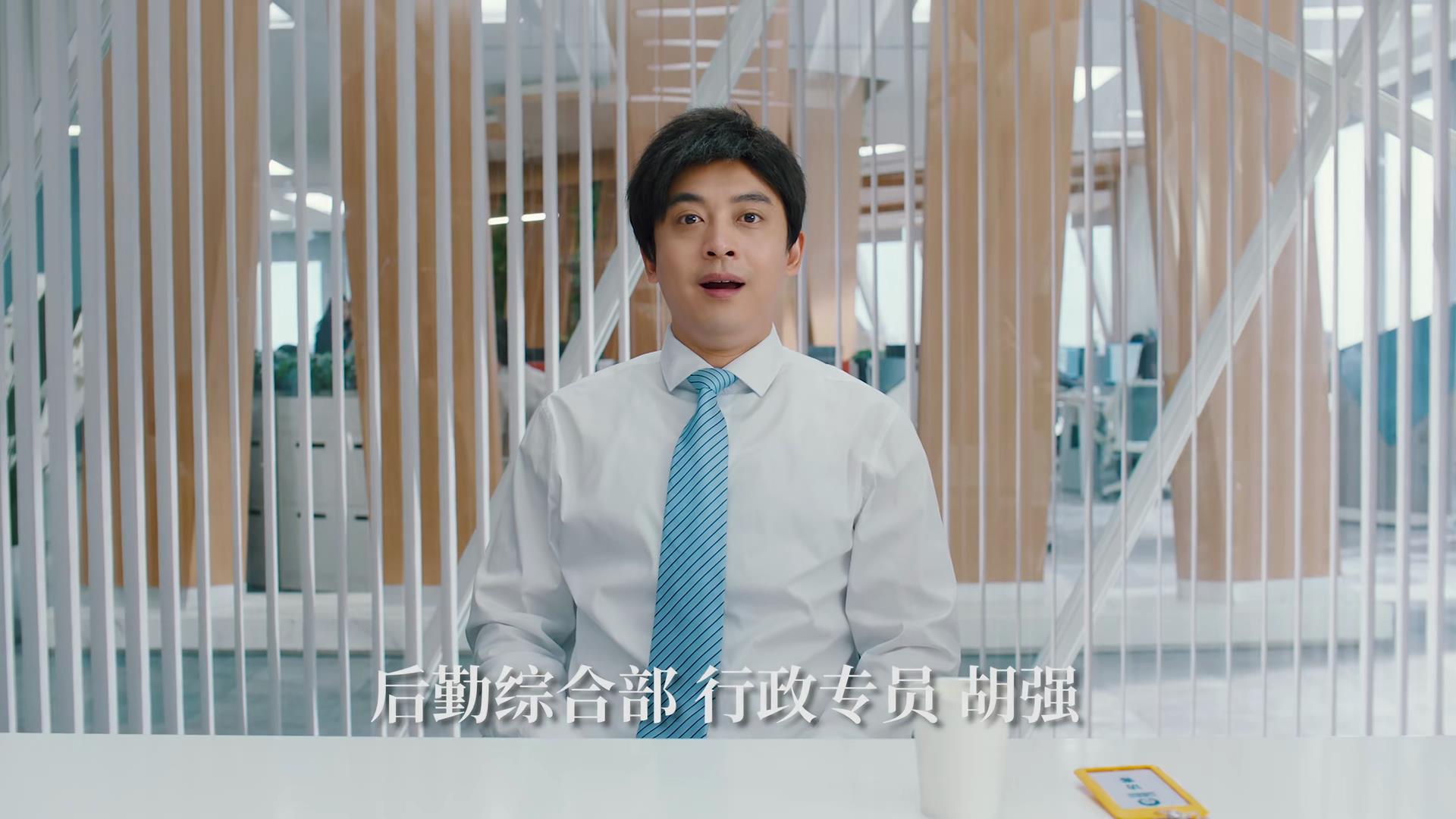 《破事精英》首播质量高，4位配角过分优秀，李佳航也被抢了风头