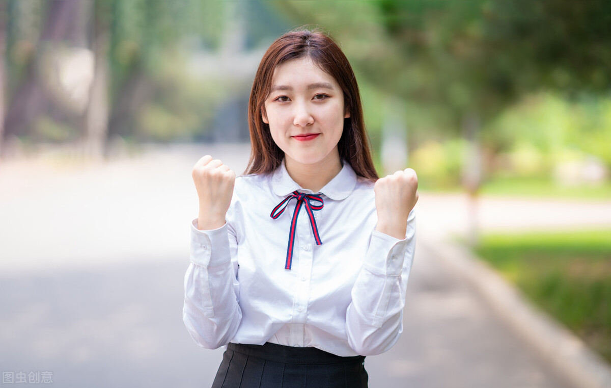 女大学生的欲望有多可怕？过度的放纵欲望，正在摧毁当代大学生