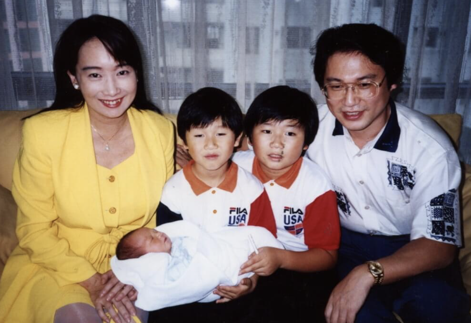 66岁香港歌手发文悼念安倍晋三,直言沉痛愤怒,称彼此是多年好友