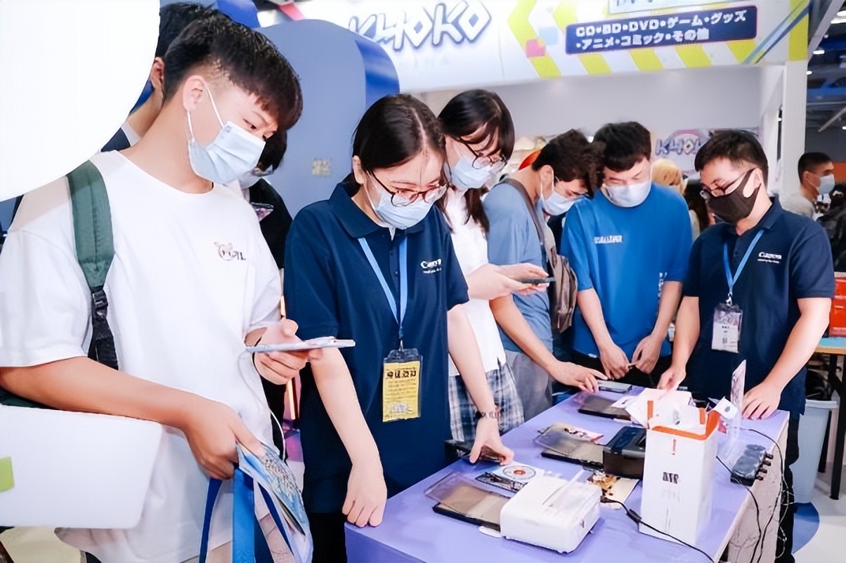 ���ƴ�Ԫ�ڣ�������ө��涯����Ϸ���껪�����ഺ�˳�