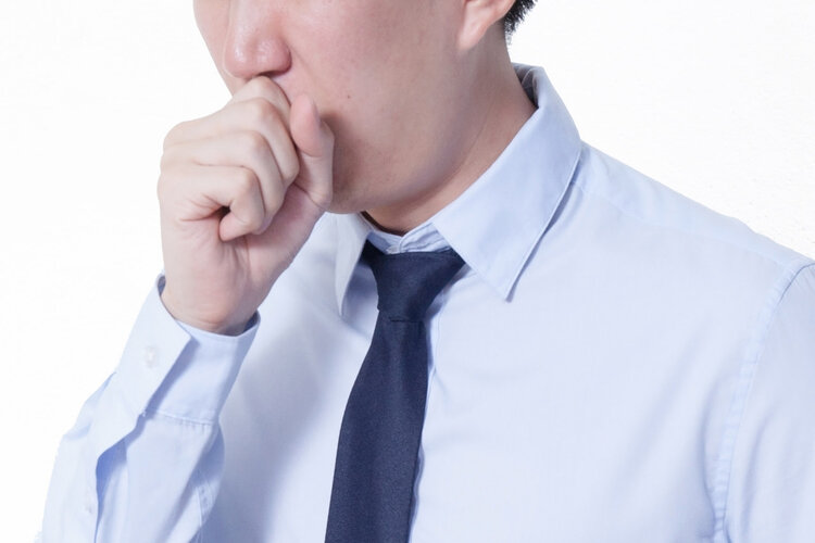 腰椎间盘突出了，怎么治好得快？医生劝人别轻易开刀