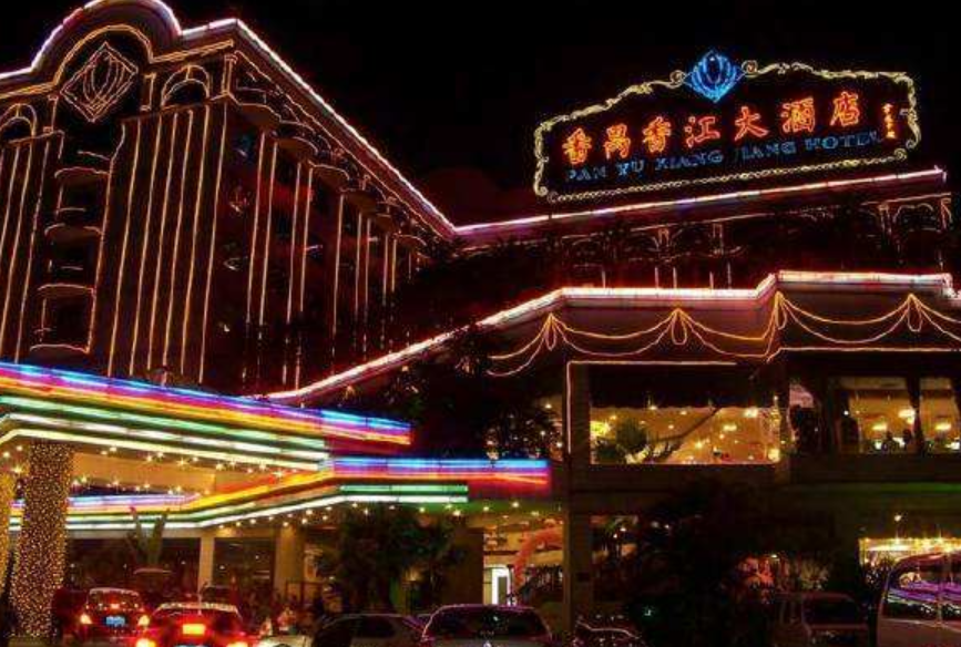 1995年，广东富豪包下波音747运送动物，后靠2个游乐园赚千亿资产