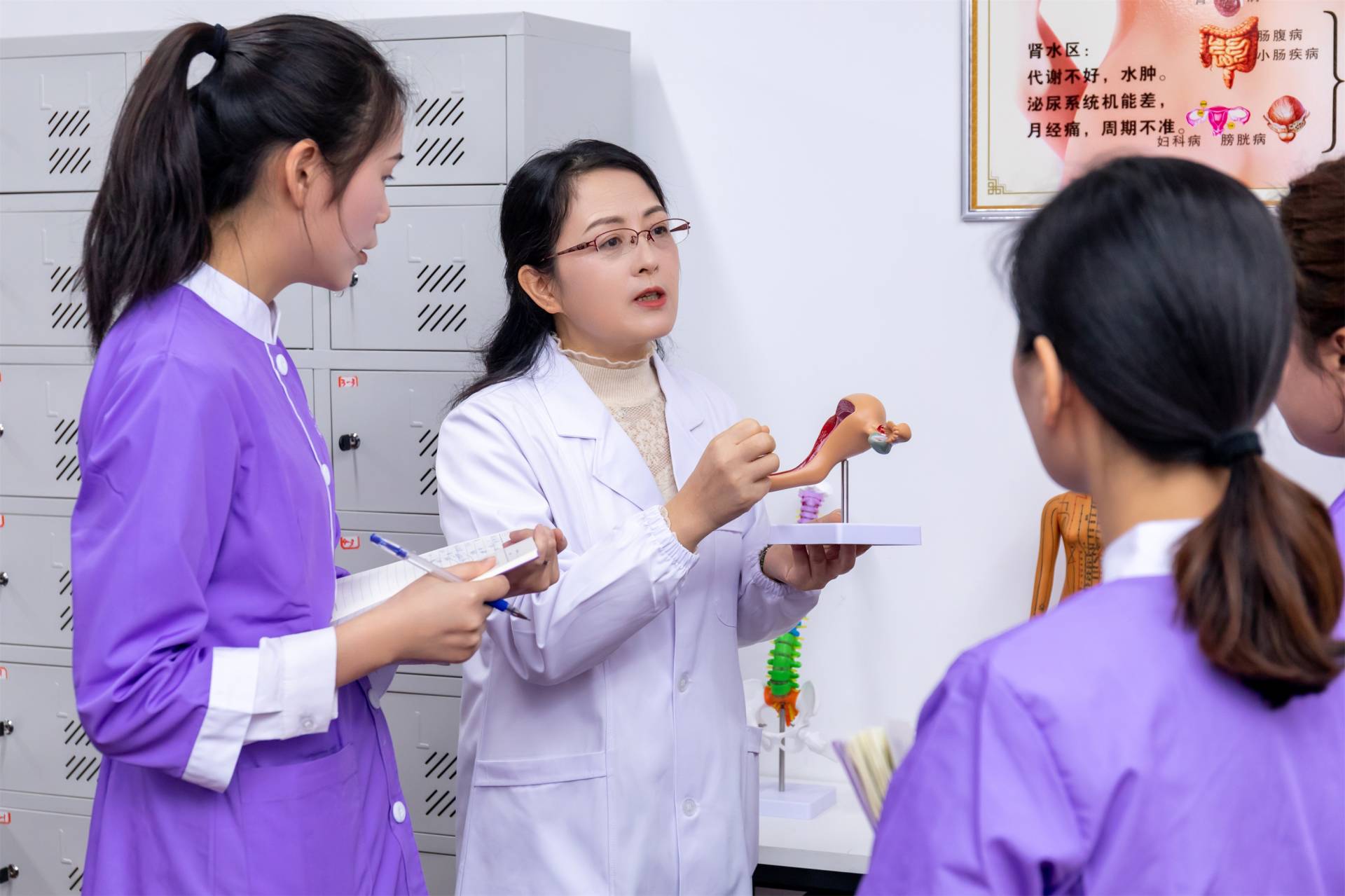 爱善天使联合湖南中医药大学石学慧教授，为女性经期护理保驾护航