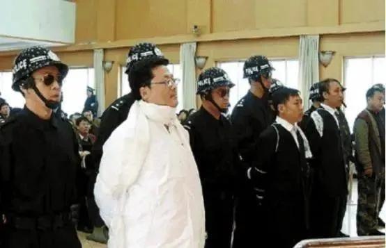 袁宝璟：我国首位被注射死刑的亿万富豪，死前向国家捐495亿