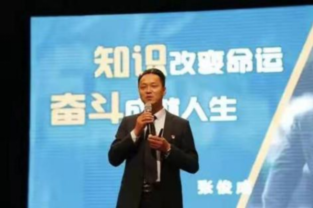 张俊成：北大保安自考第一人，从保安到校长，他已育人无数