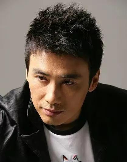 演员柳云龙：开过公司，经过商，娶大学同学，相爱20年零绯闻