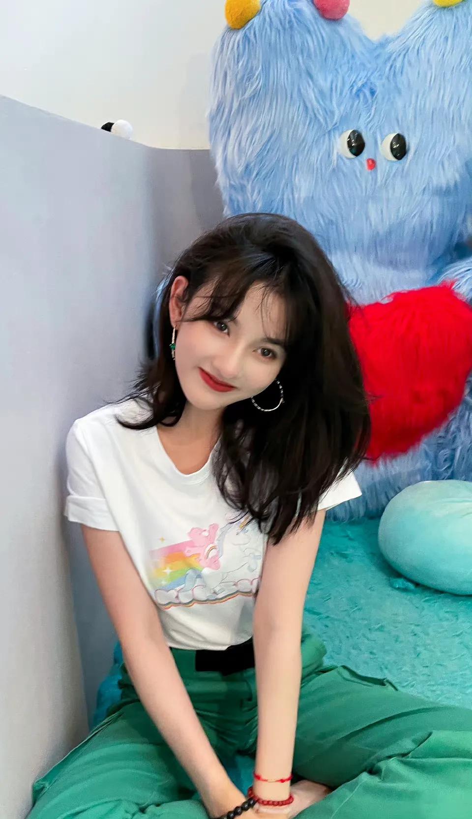 肖战 热巴 千玺 杨幂 龚俊 赵丽颖 杨紫 王一博 任嘉伦 鹿晗 成毅 檀健次 陈晓