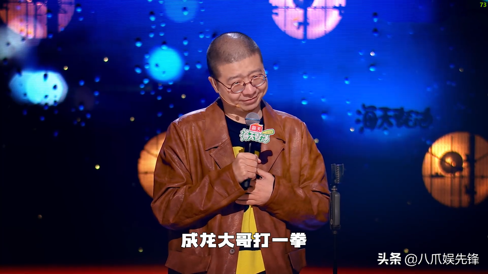 成龙登《脱口秀专场》，全程脱稿差距明显，对比提词器令李诞汗颜