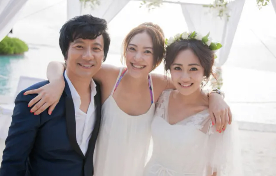 新剧遭换角、高龄拼四胎、肚皮都是针眼...女星怀孕各有各的心酸