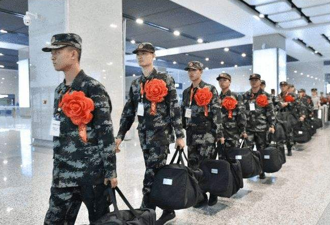 2022年征兵条件有新调整，“政审”增加新要求，学生通过率更低了