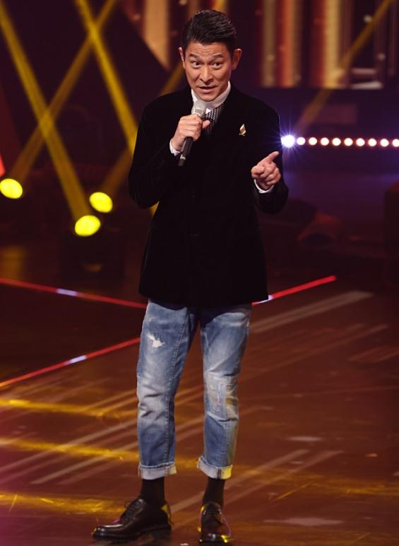 刘德华献唱金曲奖，郑欣宜获女歌手大奖，郭晶晶和霍启刚携手出席