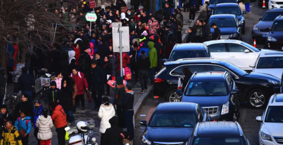 电动车新规“禁摩限电”，家长接娃怎么办？交警给出回复