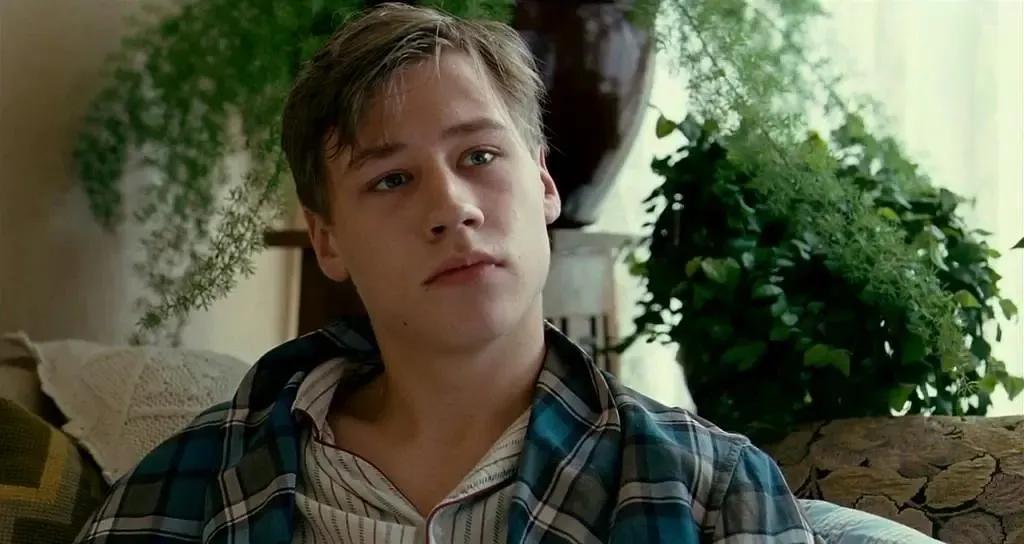 15岁少年和36岁女邻居的秘密恋情，这部R级电影成了经典