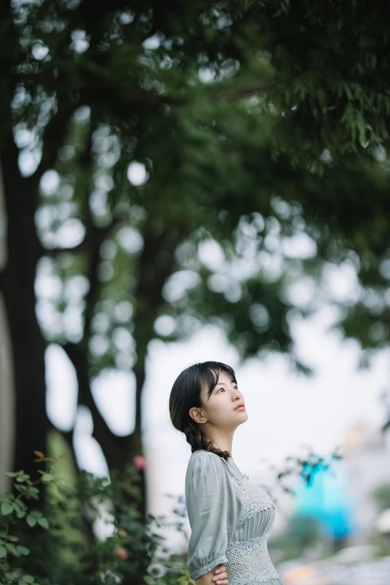 樹林拍照，如何拍得清新漂亮又有氛圍？8個技巧玩轉(zhuǎn)樹林美女人像