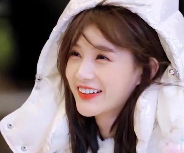 李一桐，甜美像极了初恋